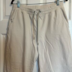 Vuori Lux Performance men’s cream jogger sweatpants size large